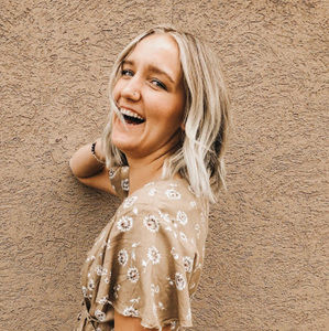 Meet your Posher, Joelle